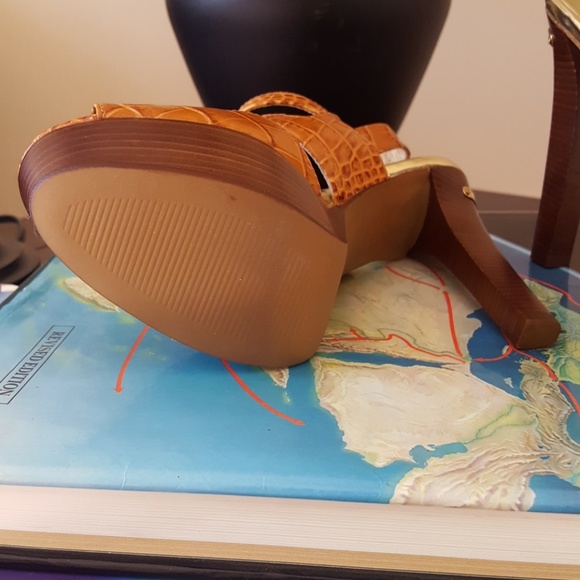 SOLD SOLD SOLD Michael Kors final markdown ‼️‼️‼️ - Picture 8 of 8